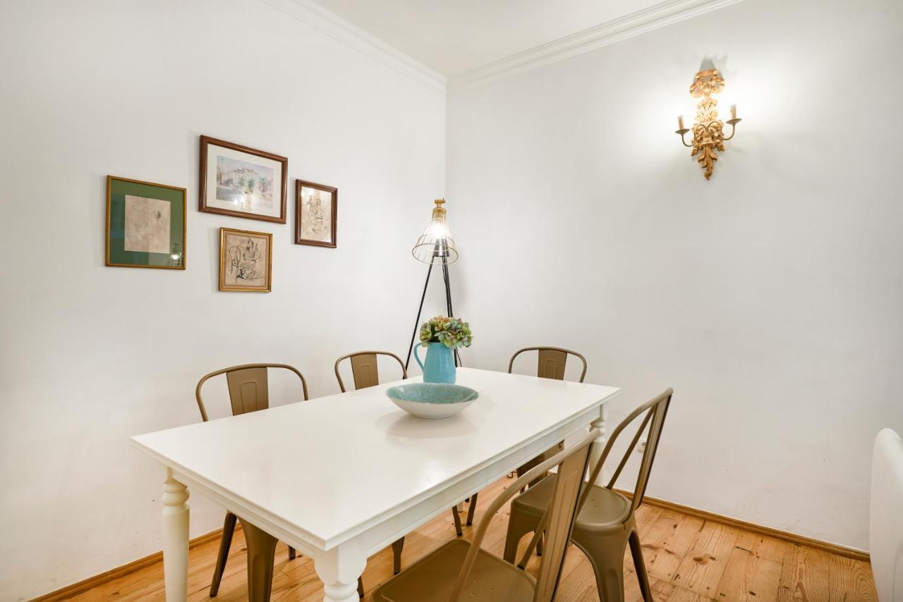 Spacious Bairro Alto Apartment With Courtyard, By Timecooler Lisboa Kültér fotó